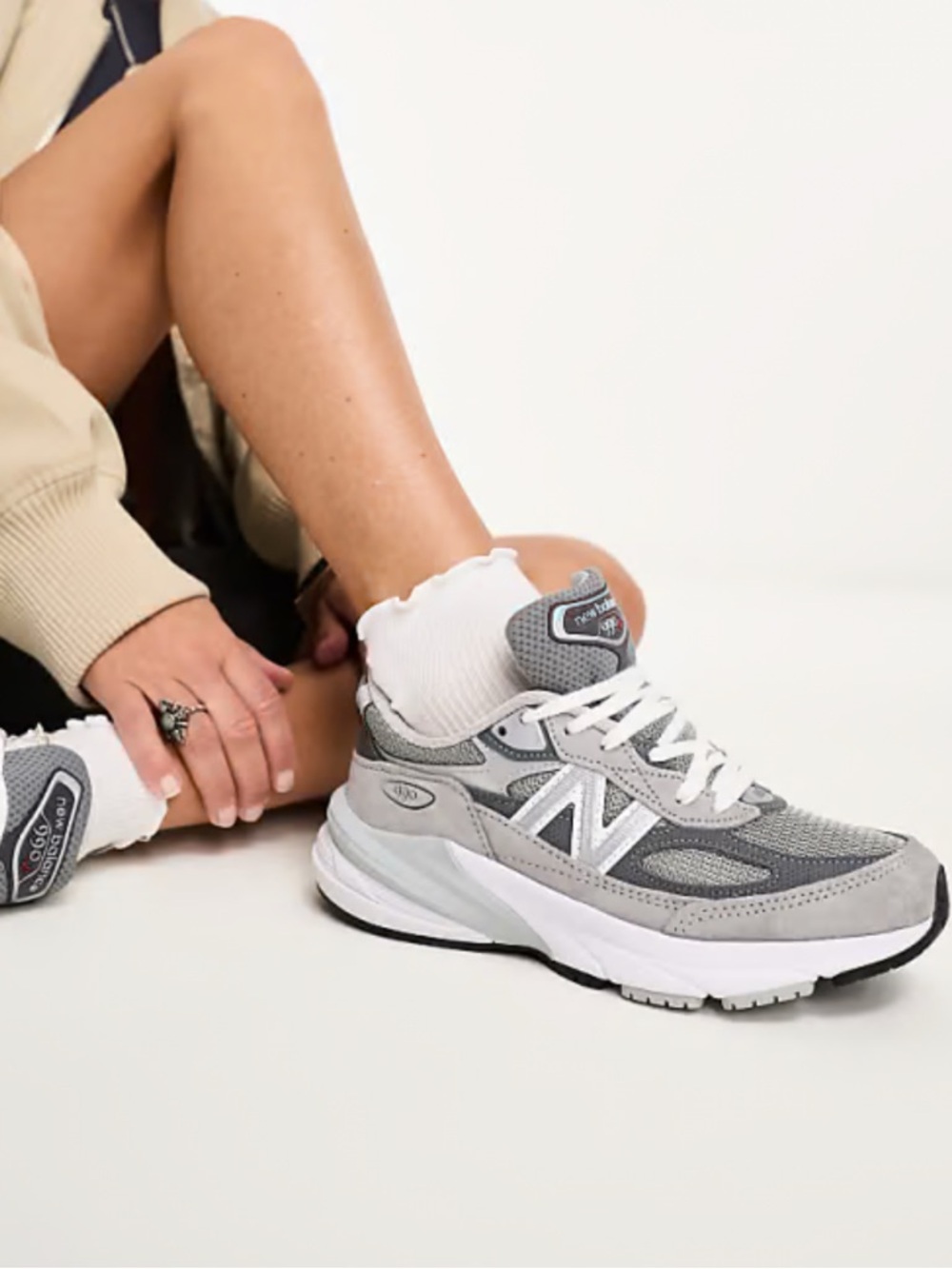 New Balance Women’s 990v6 Sneakers Shoes Grey - 10